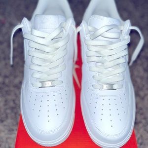 Nike Air Force 1 ‘07, Gently Worn, White On White